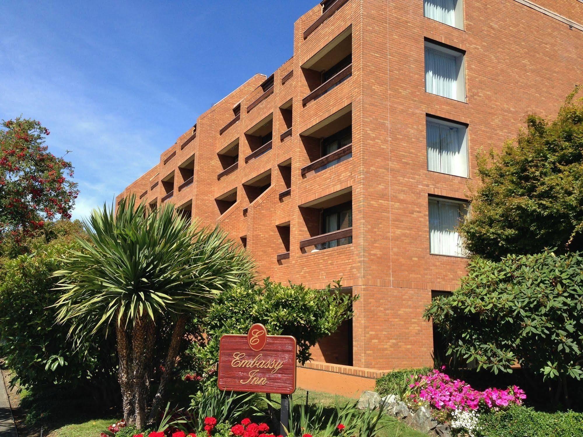 The Embassy Inn Victoria Exterior photo